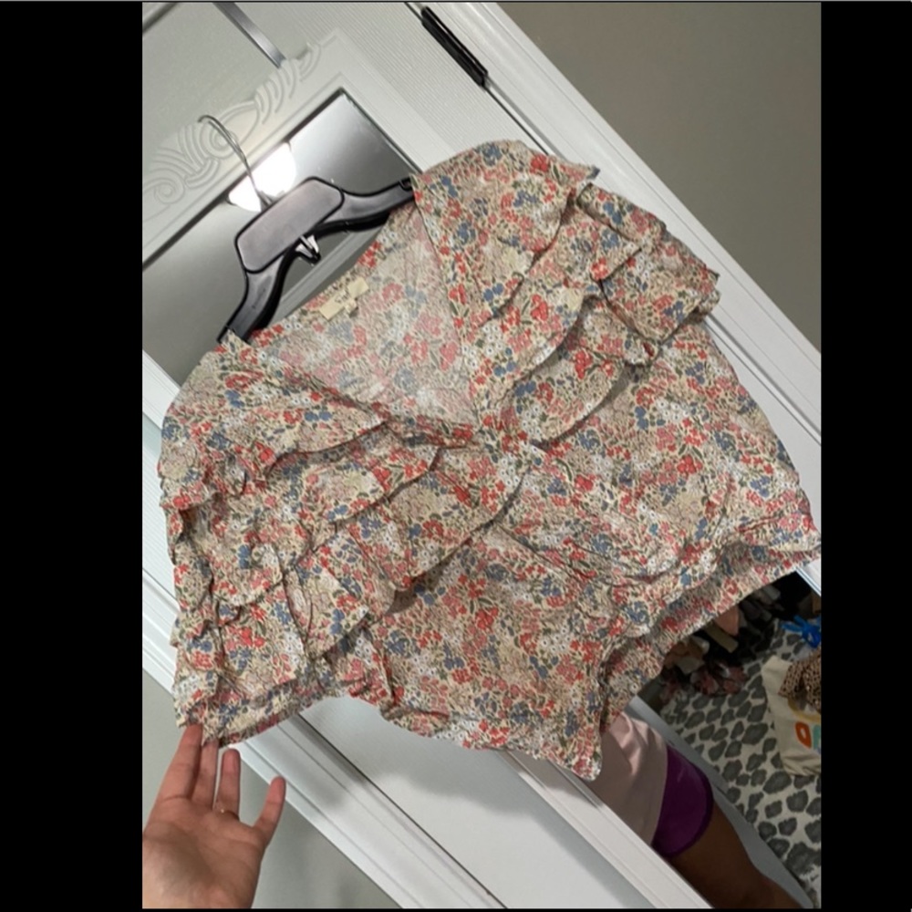 Easel small cropped top
